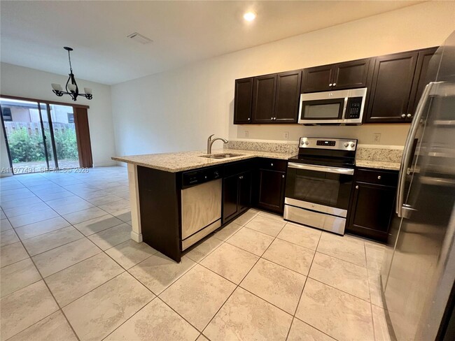 Building Photo - 15000 SW 119th Ln