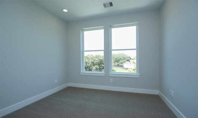 Building Photo - 5903 Val Verde St