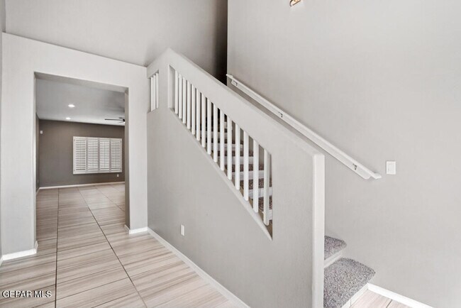 Building Photo - 297 Denim St