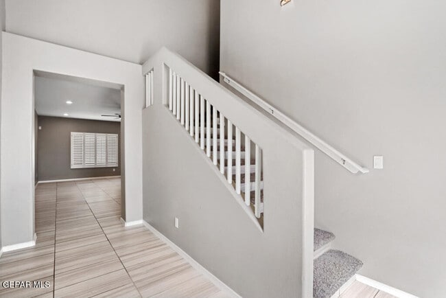 Building Photo - 497 Denim St