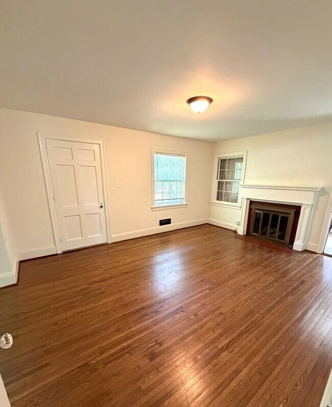 Building Photo - T.R. Lawing Realty Property