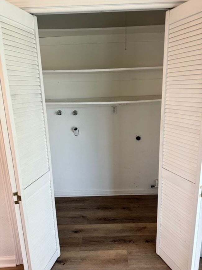 Building Photo - 6104 Chicory Dr