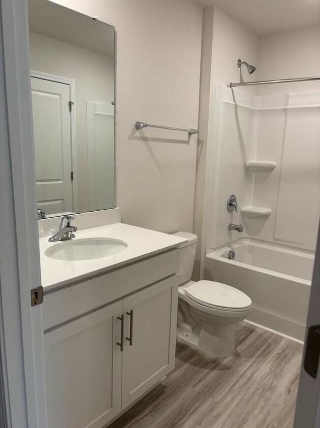 Building Photo - Brand New End-Unit Townhome in Charlotte!