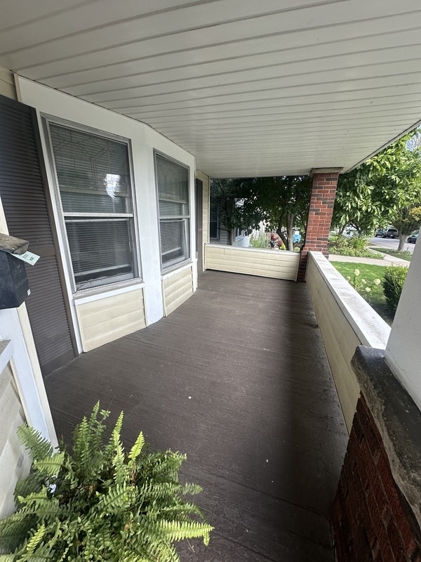 Building Photo - 2228 Wyandotte Ave