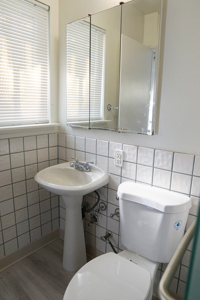 Building Photo - 39220 Karen St