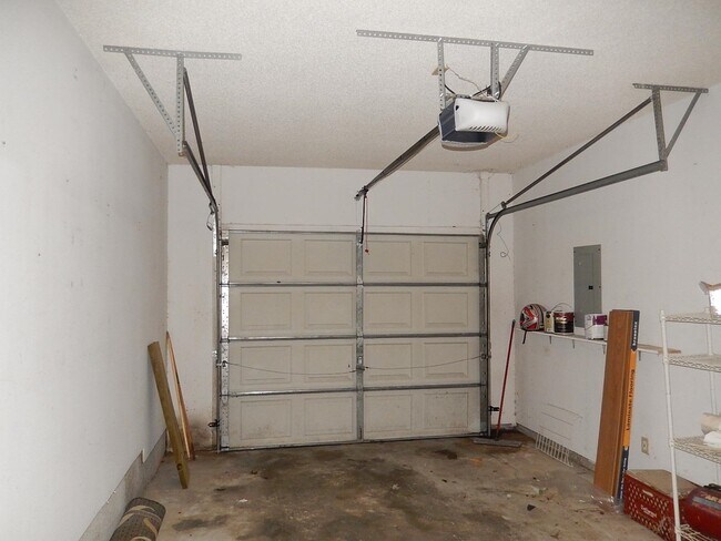 Building Photo - 3195 Huttersfield Cir
