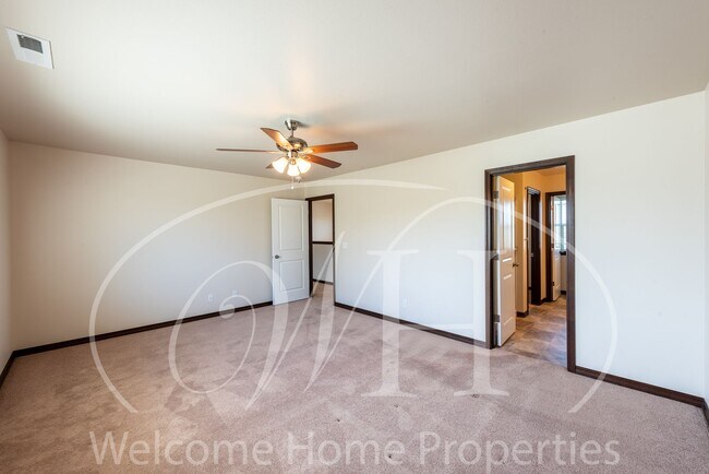 Building Photo - Newer Large Home in Great Neighborhood wit...