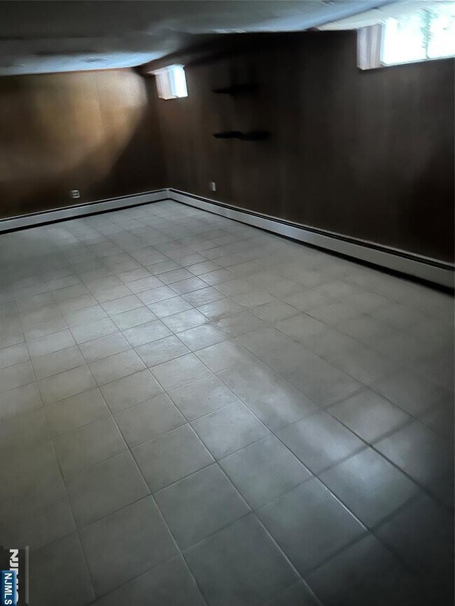 Building Photo - 743 Newcomb Rd