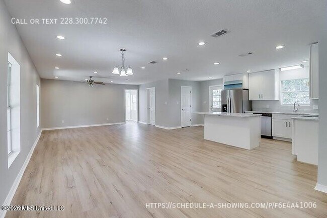 Building Photo - 912 Maple St