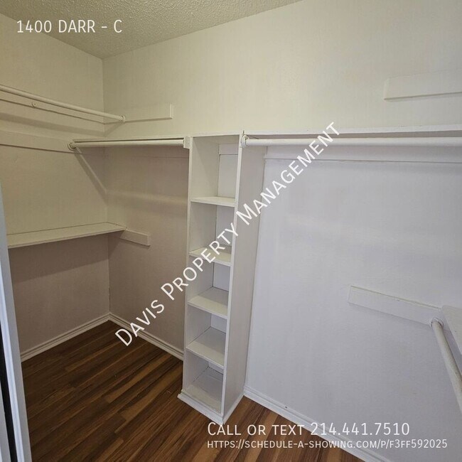 Building Photo - 1400 DARR-C