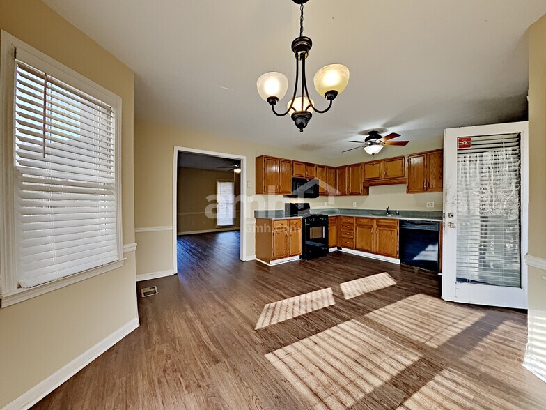 Building Photo - 34 Bell Ct