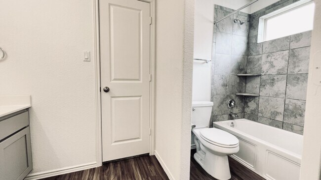 Building Photo - 5817 Bellissima Way