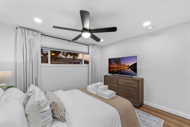 Building Photo - 4440 Clairemont Dr