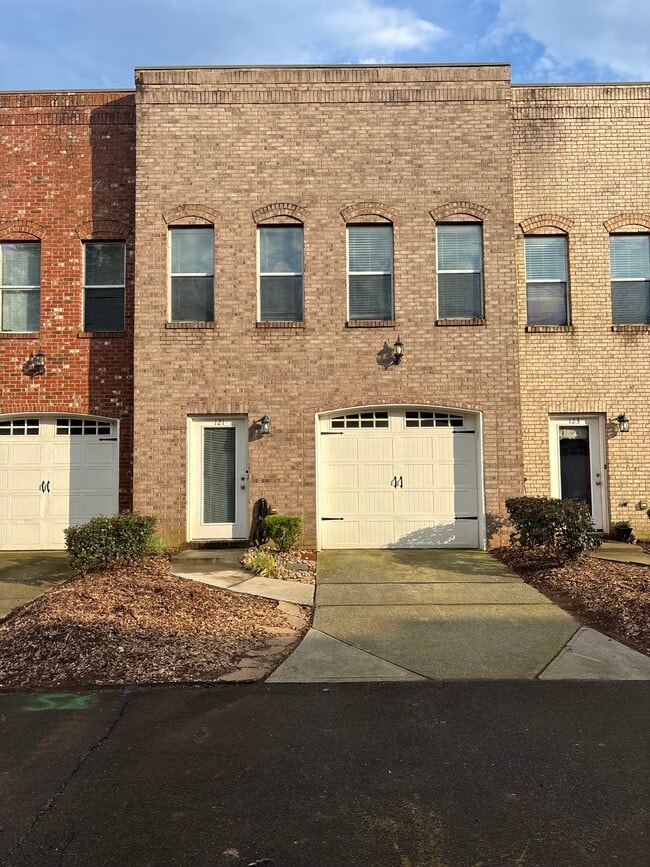 Primary Photo - 121 Riverwatch Ct
