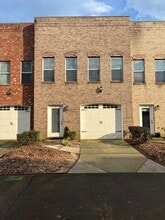 Building Photo - 121 Riverwatch Ct