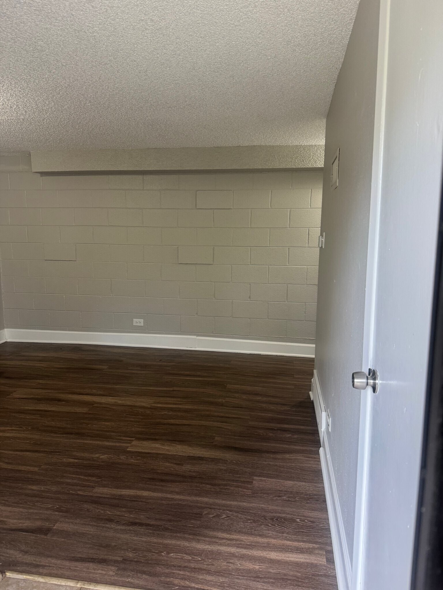 Building Photo - 3950 Turnpike Dr