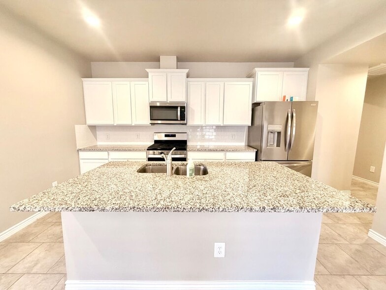 Building Photo - 7742 Lariat Toss Dr