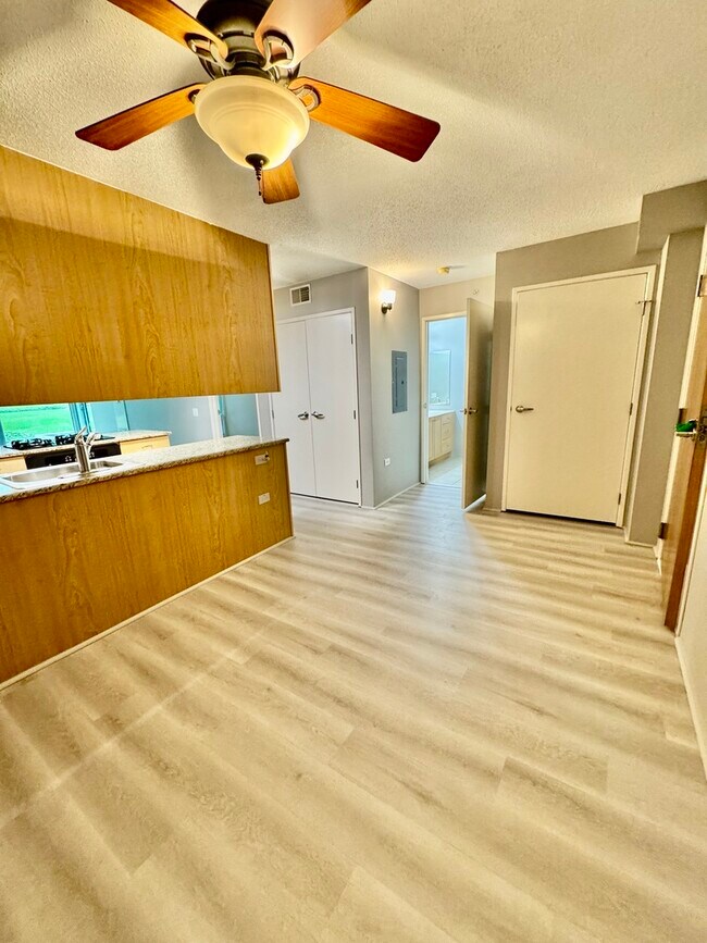 Building Photo - 9655 Woods Dr