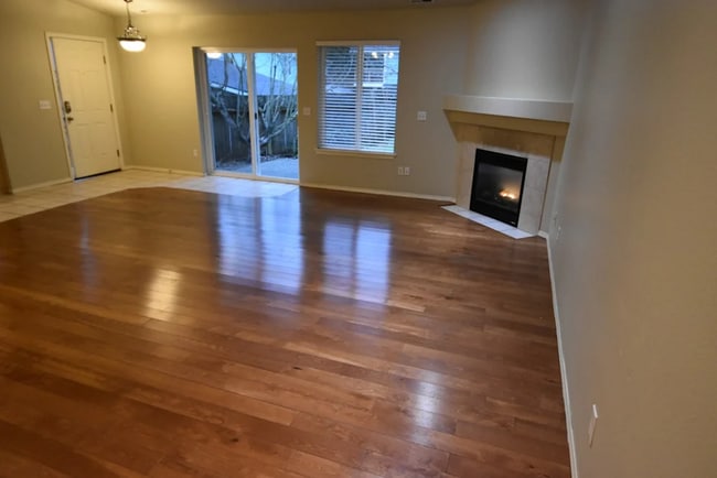 Building Photo - 13420 Des Moines Memorial Dr S