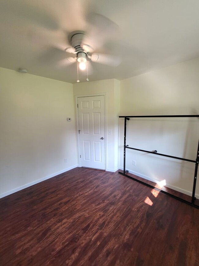 Building Photo - (Half off first month rent) 3Bed/2Ba/2Car ...