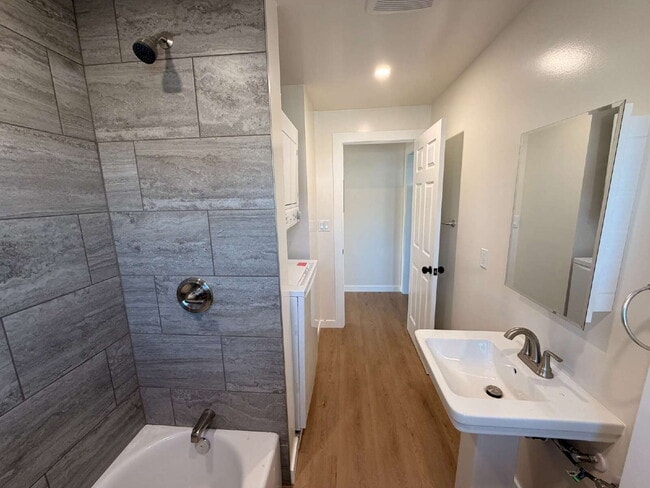 Building Photo - Fully Remodeled 1 Bed + 1 Bath Upstairs Unit + In-Unit Laundry + AC