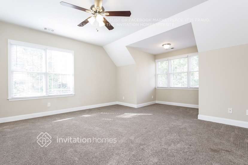 Building Photo - 215 Montana Way