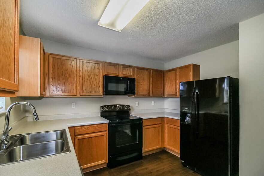 Building Photo - 1122 St Phillips Ct