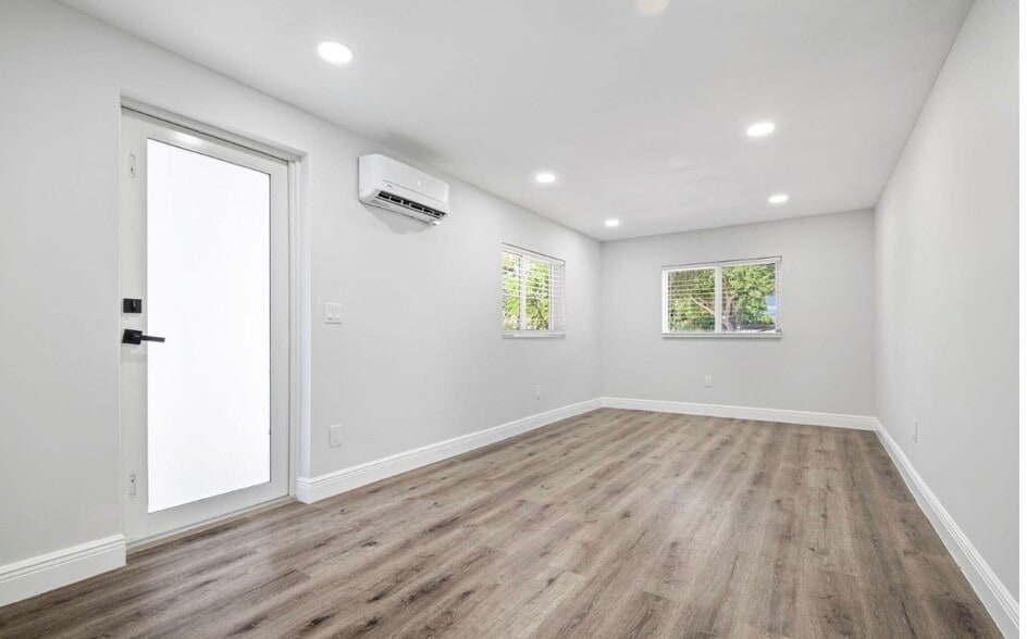 Building Photo - 2298 NE 4th Ave