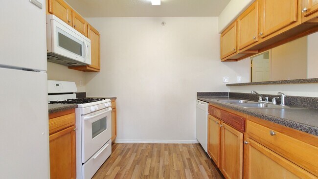 Building Photo - 509 Valencia Dr SE