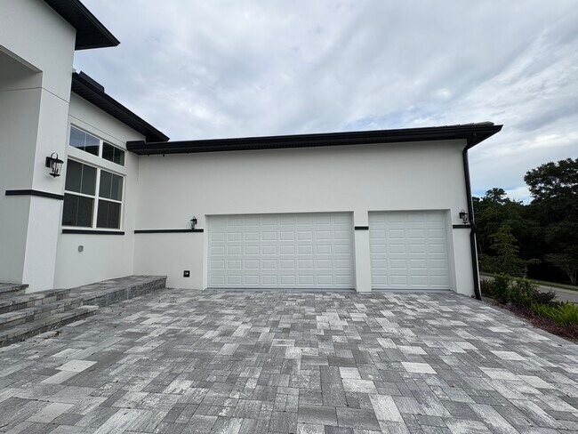Building Photo - 555 Sanctuary Golf Pl