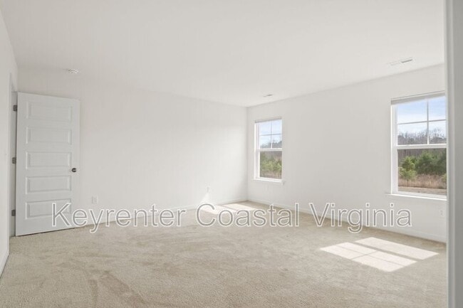 Building Photo - 305 Tarn Ct