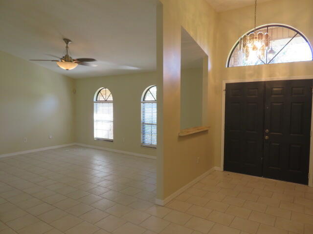 Building Photo - 409 SW Whitmore Dr