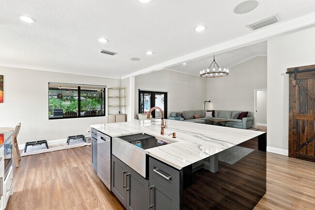 Building Photo - 13972 Ishnala Cir