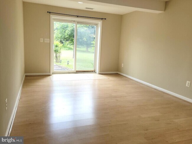 Building Photo - 4556 Minuteman Dr