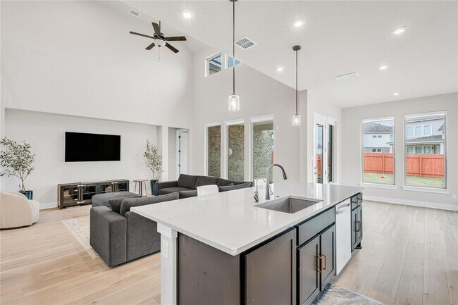 Building Photo - 213 Palatino Bnd