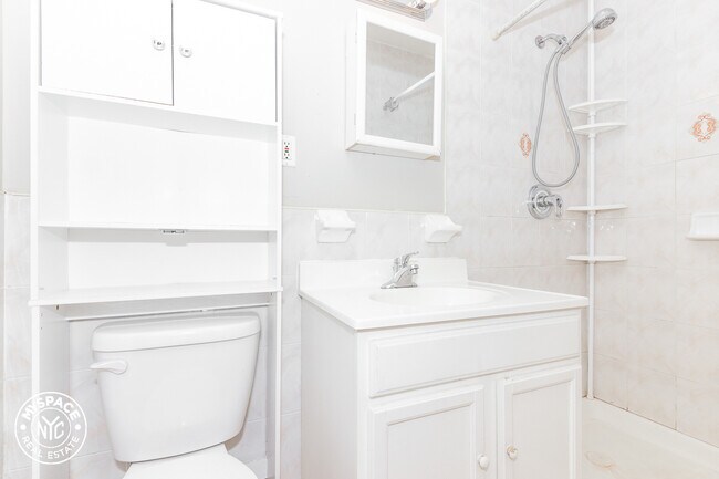 Building Photo - 966 Myrtle Ave