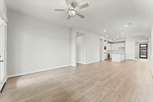 Building Photo - 724 Lake Lacosta Dr