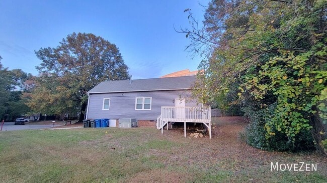 Building Photo - 9 Ratcale Ln