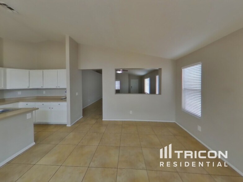 Building Photo - 8334 W Baxter Dr