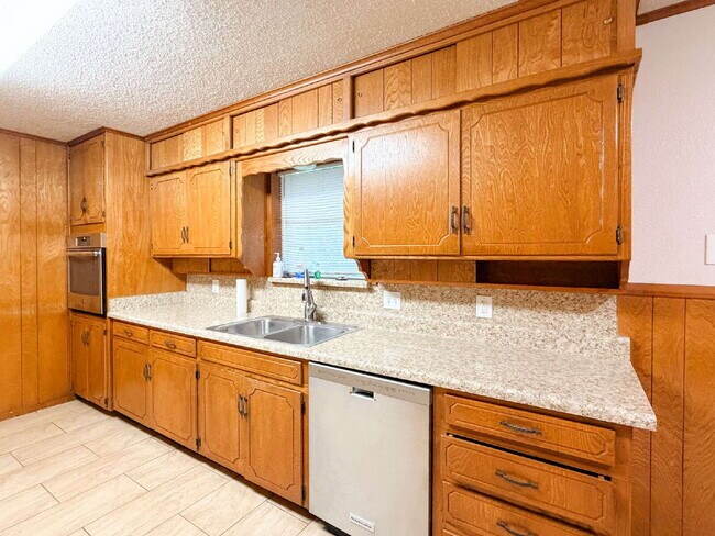 Building Photo - Charming 3-Bedroom Haven with Cozy Fireplace with Study in North Richland Hills!