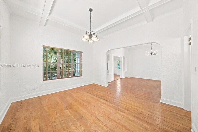 Building Photo - 160 NE 44th St