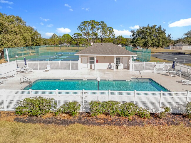 Building Photo - 10073 Spring Lake Dr