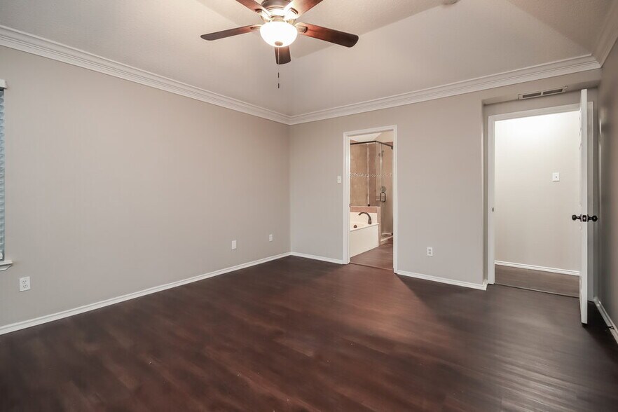 Building Photo - 2307 Stillwater Dr