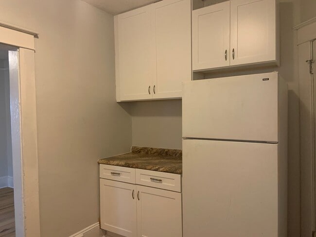 Building Photo - Renovated 3 Bedroom