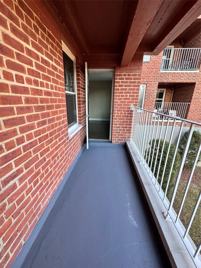 Building Photo - 555 Broadway