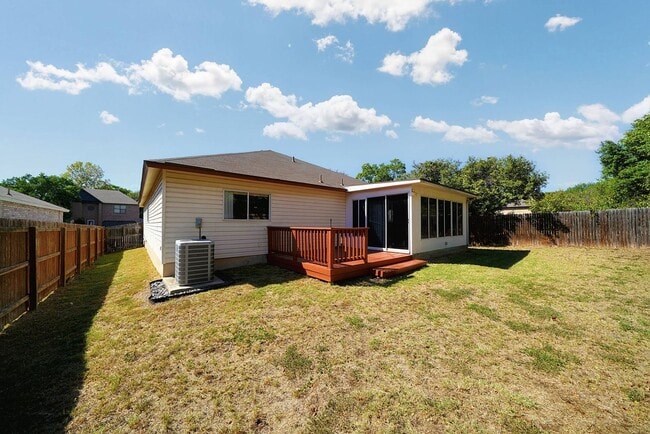 Building Photo - Charming 3-Bedroom Home in Ashley Place - ...