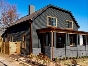 Building Photo - 1017 Thompson Pl NE