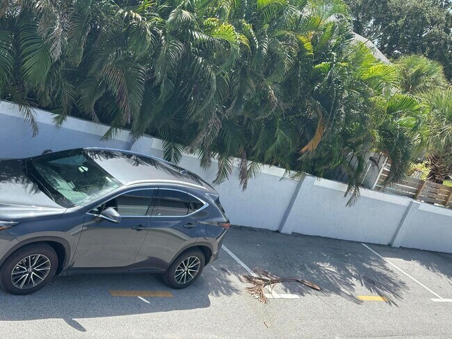 Building Photo - 905 Southridge Rd