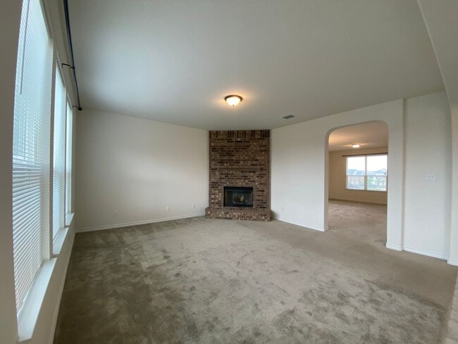 Building Photo - EDGEBROOK