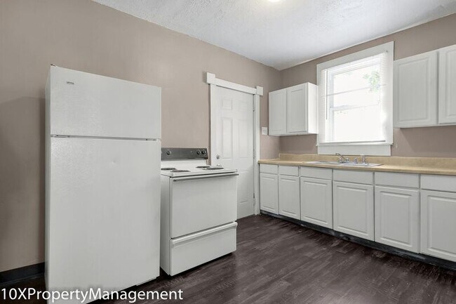 Building Photo - 498 N Champion Ave